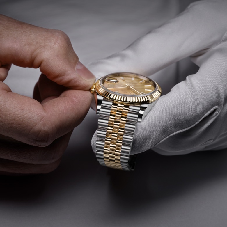 rolex-servicing-cover_sav_1910dh_001-portrait
